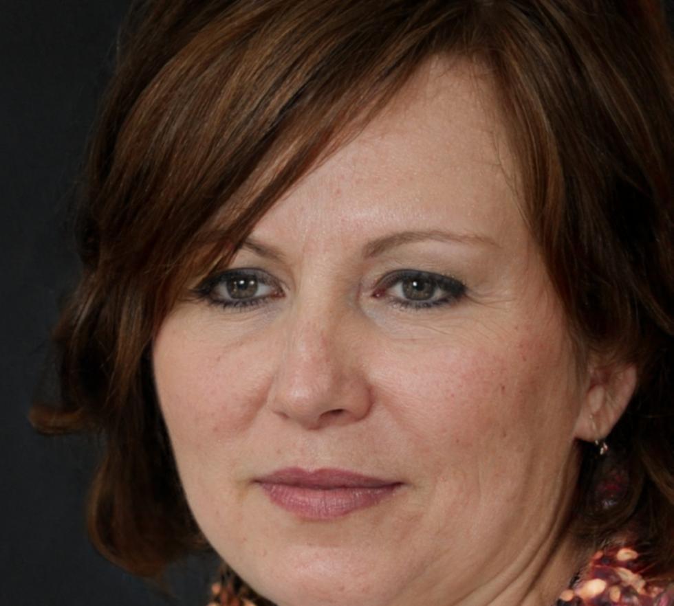 Dr. Sarah Weber, Finanzanalystin